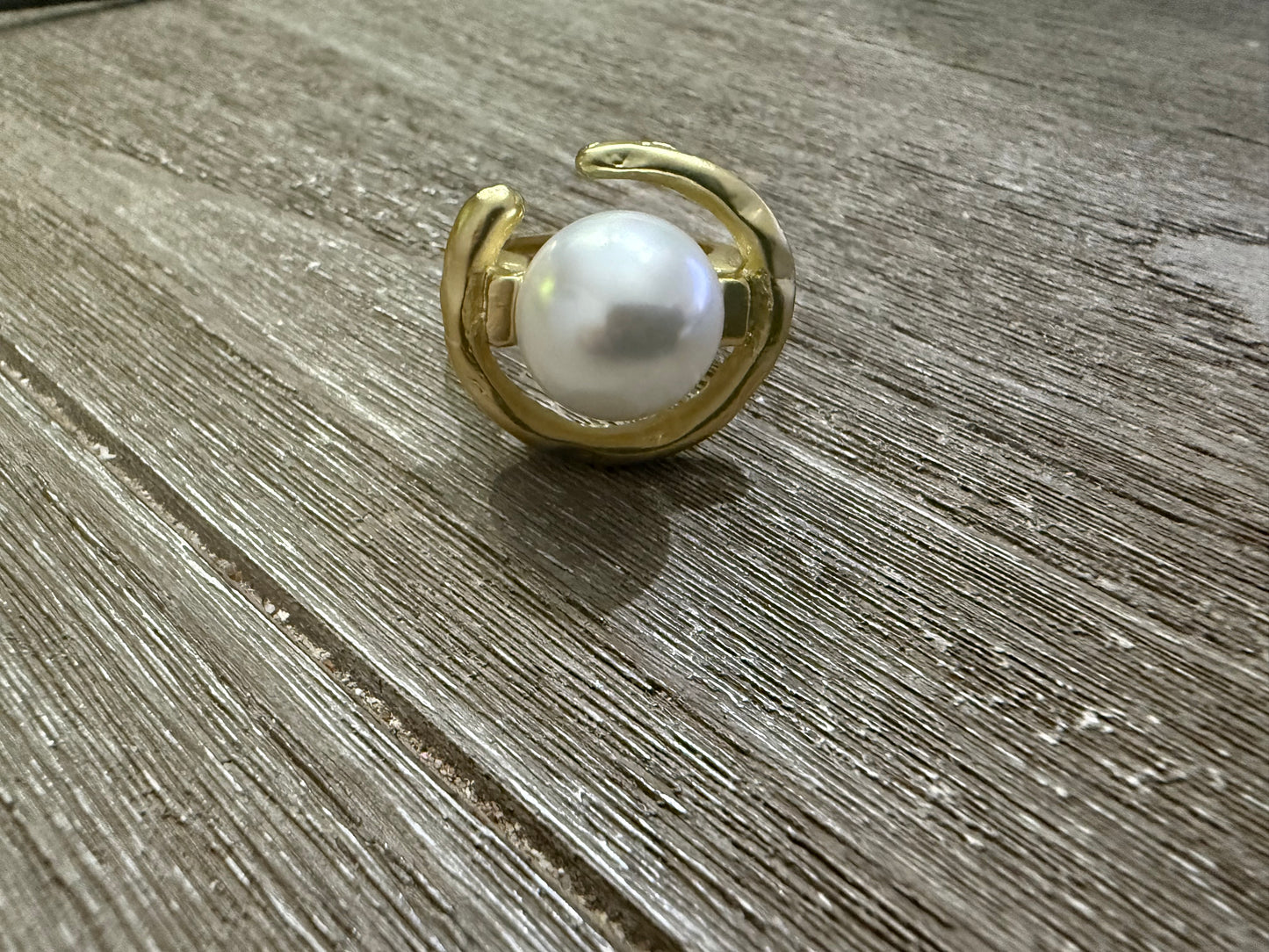 Pearl In Circle Gold Ring