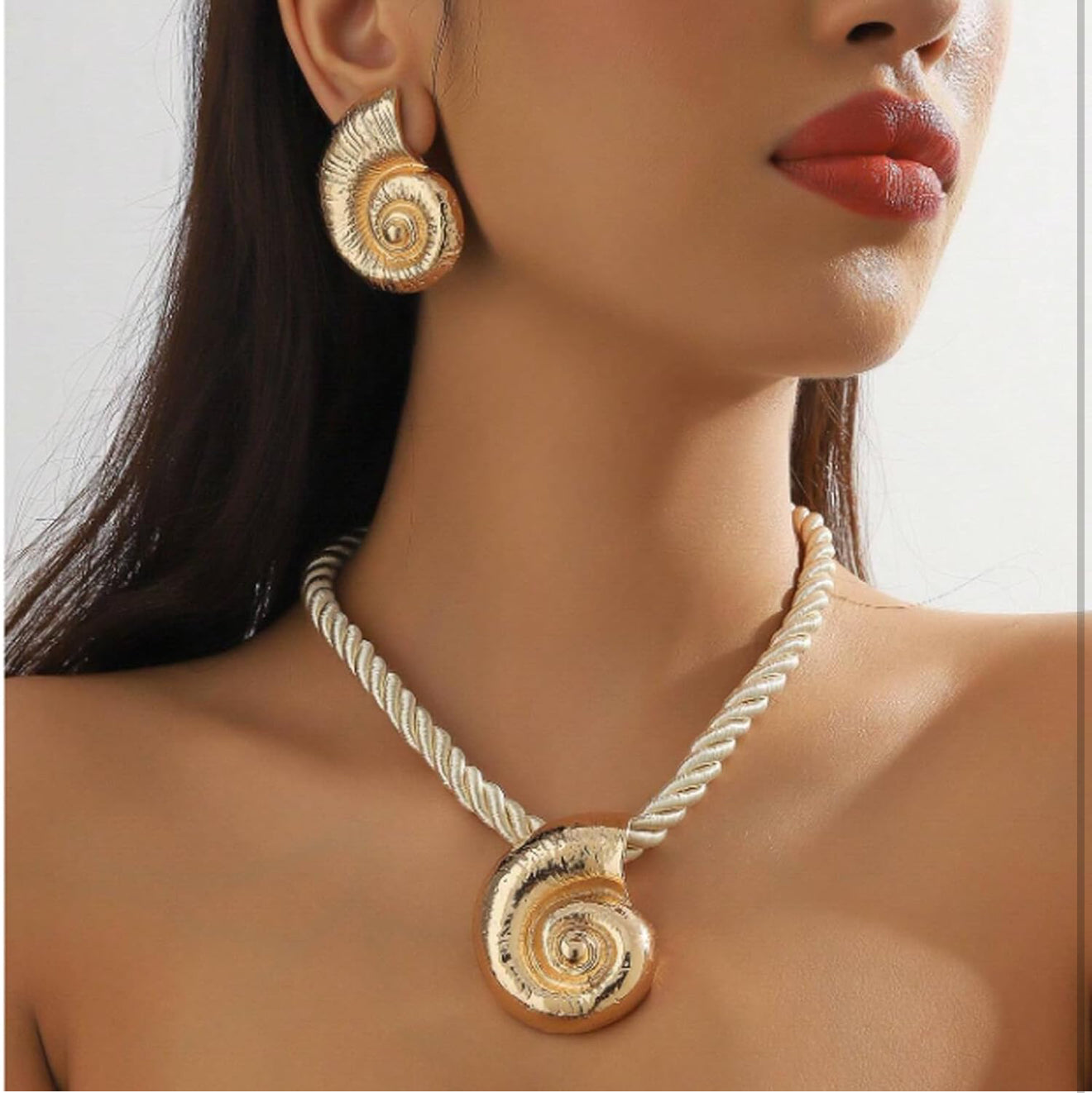 Seashell Conch Necklace & Earrings Set