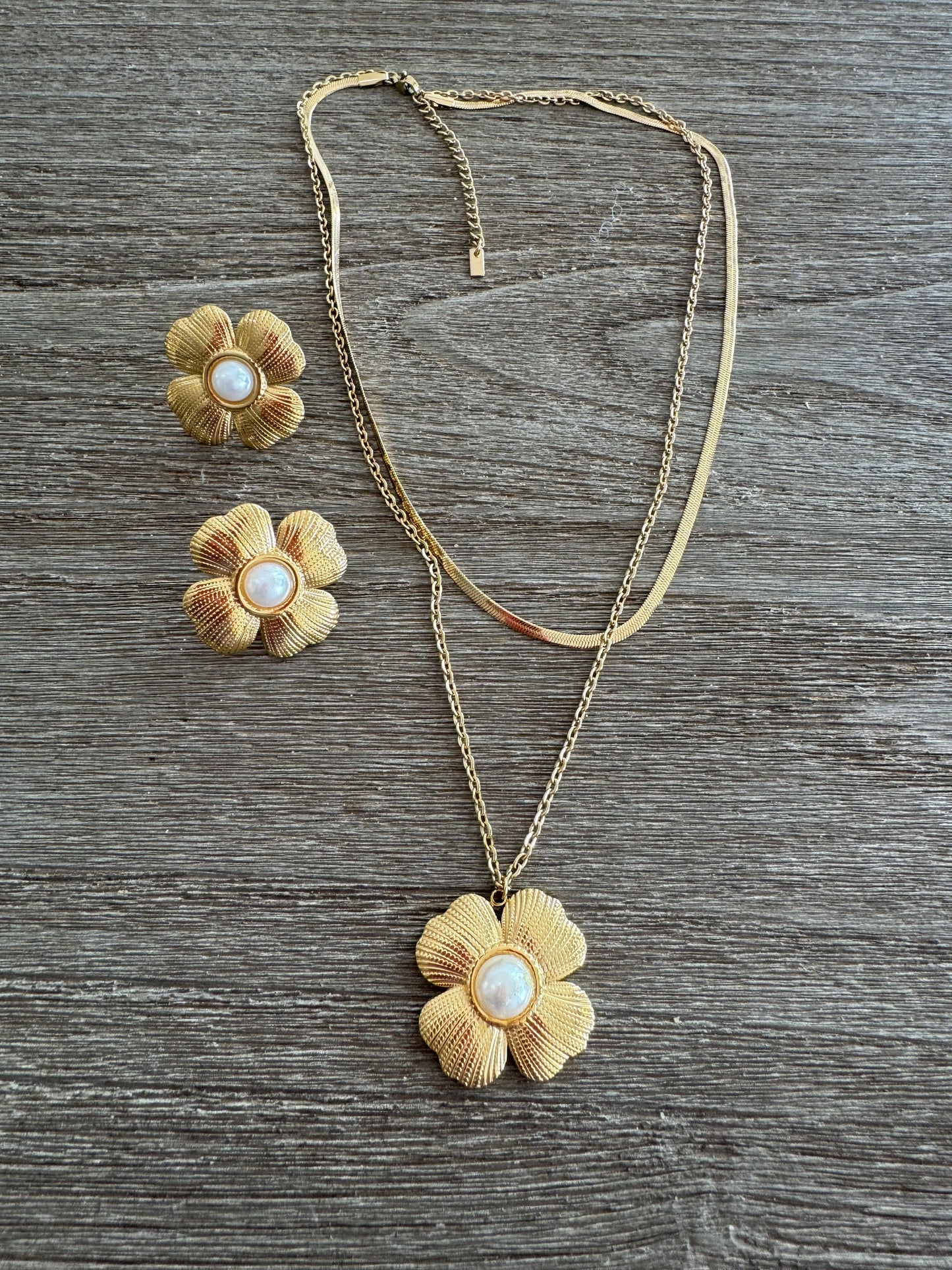 Flower Pearl Necklace & Earrings Set