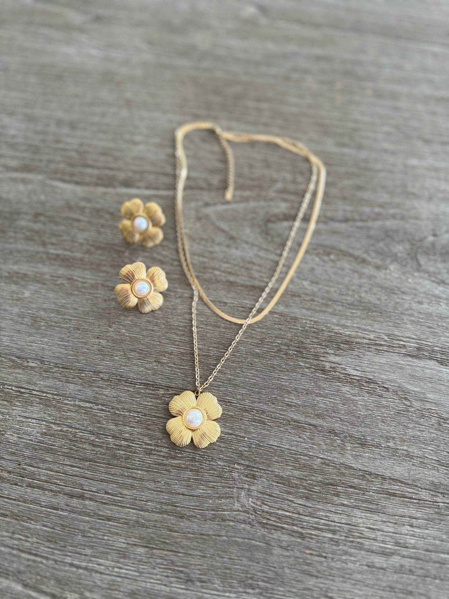 Flower Pearl Necklace & Earrings Set