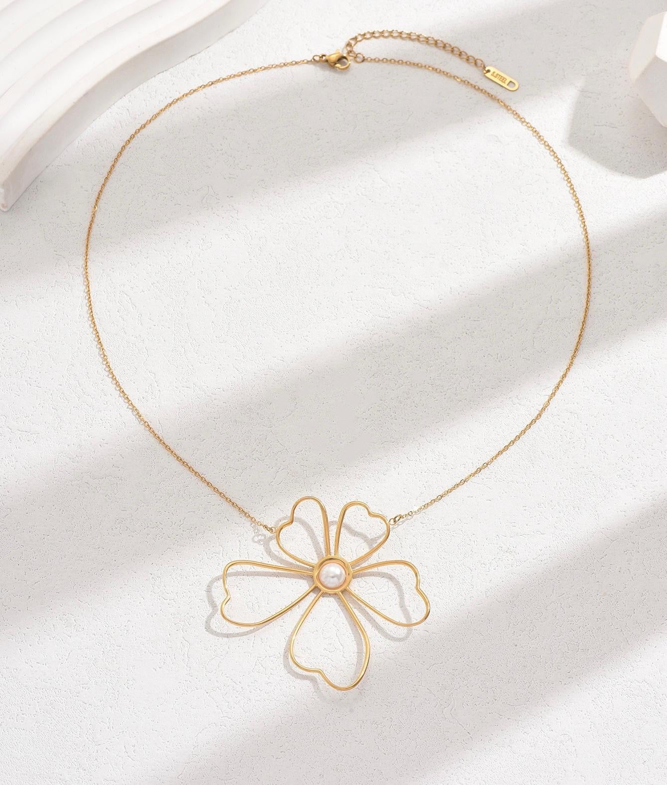 Flower Pearl Detail Necklace