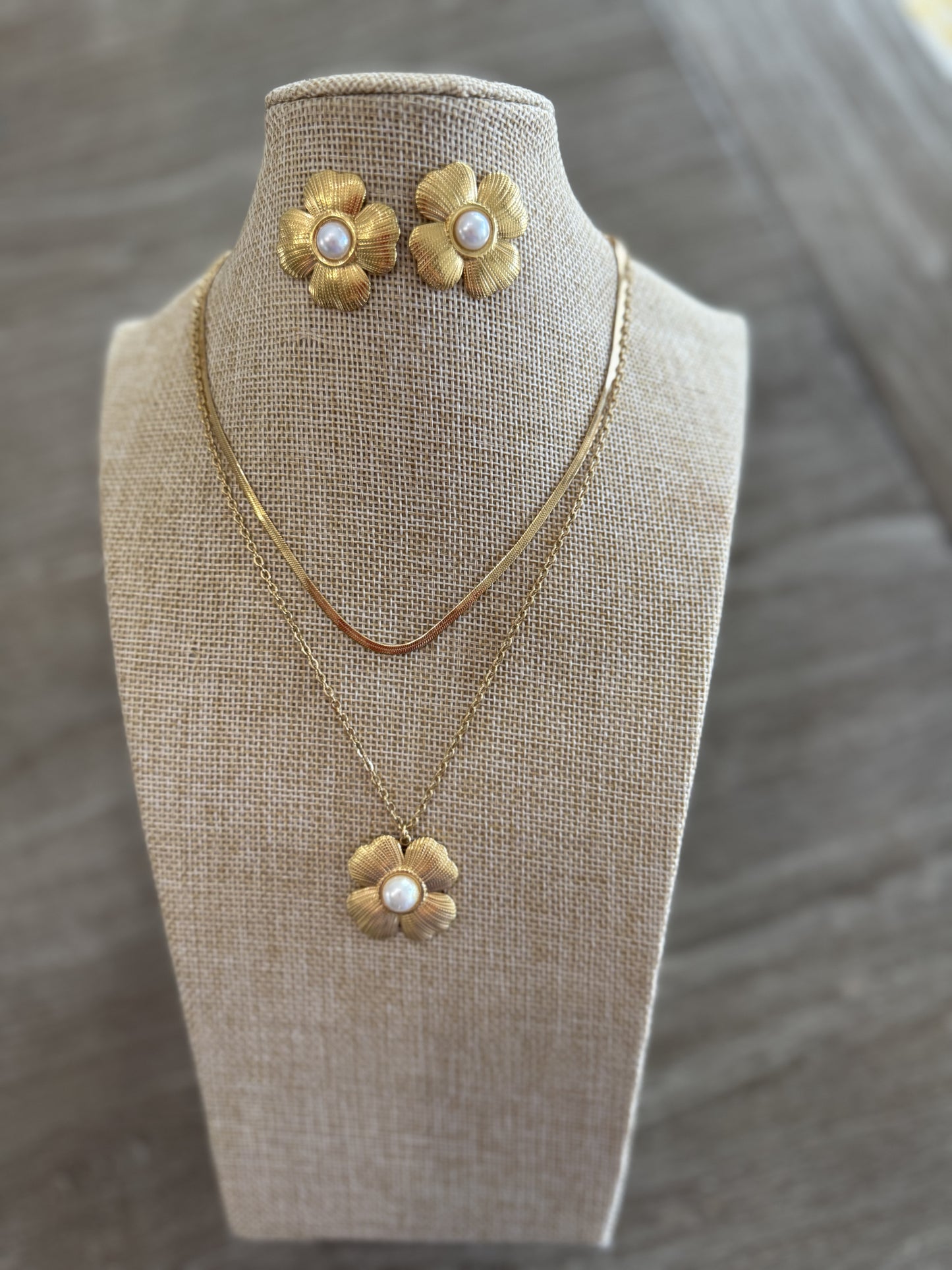Flower Pearl Necklace & Earrings Set