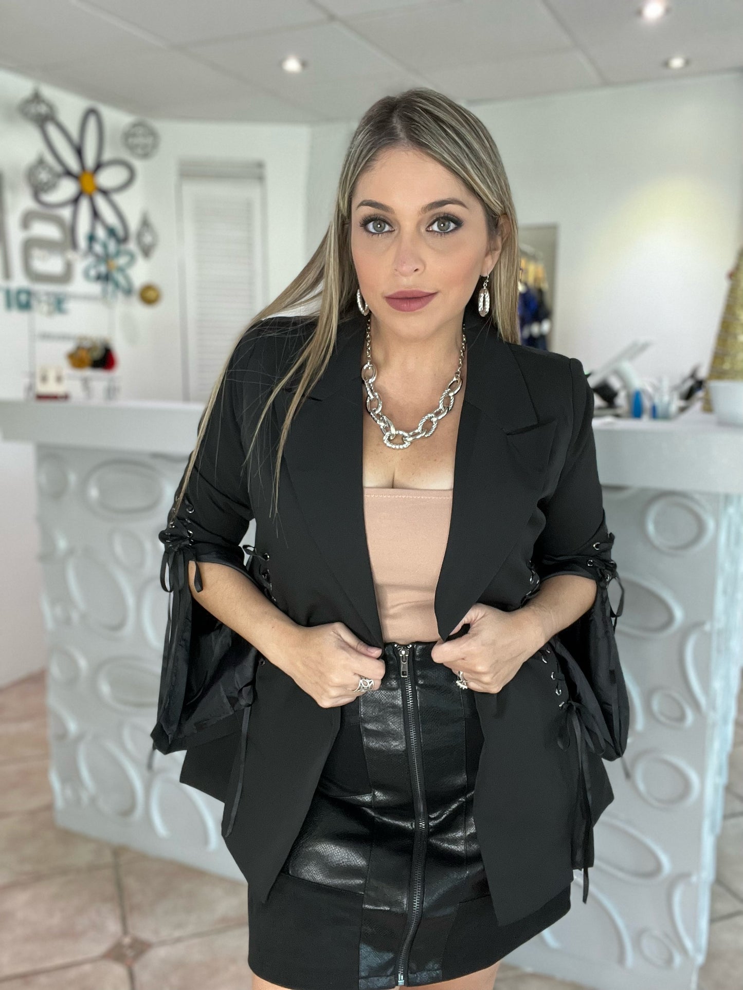 Eyelet detail blazer (Pick Color)