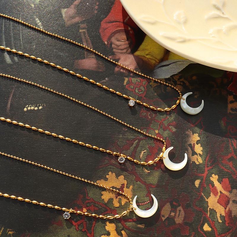 Moon Madreperla Necklace