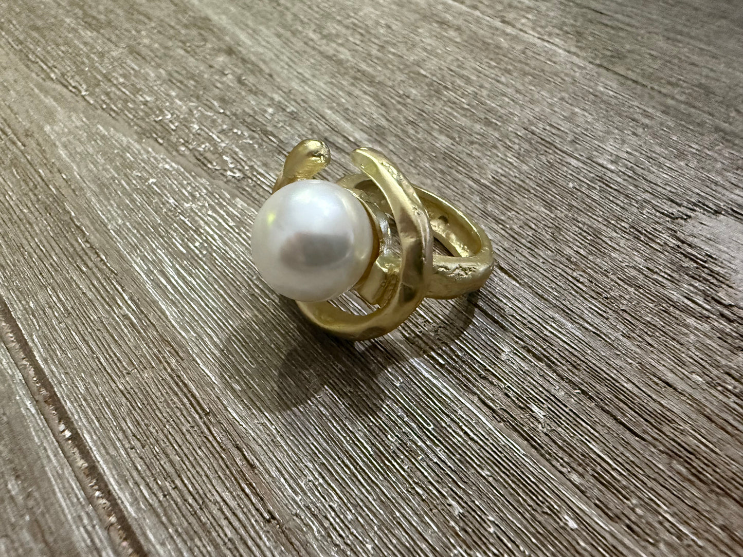 Pearl In Circle Gold Ring