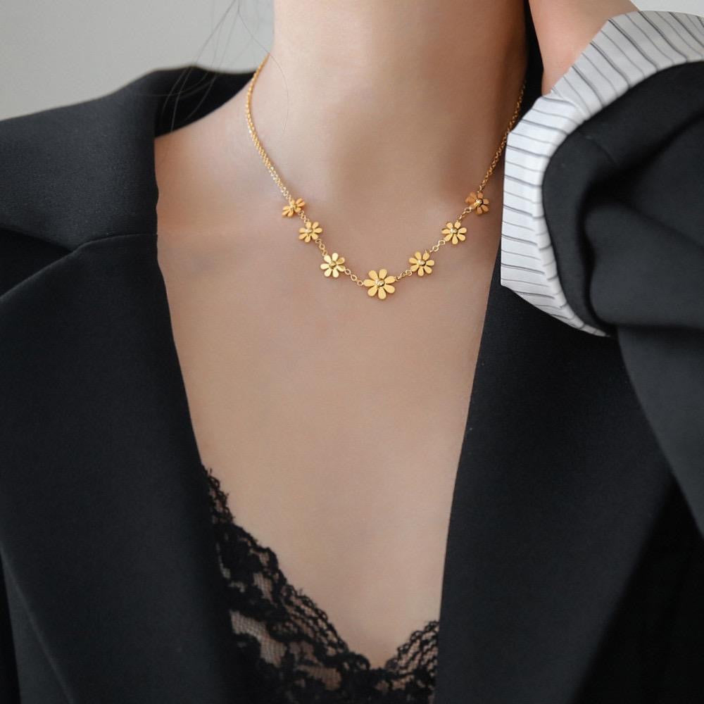 Flowers SS Necklace