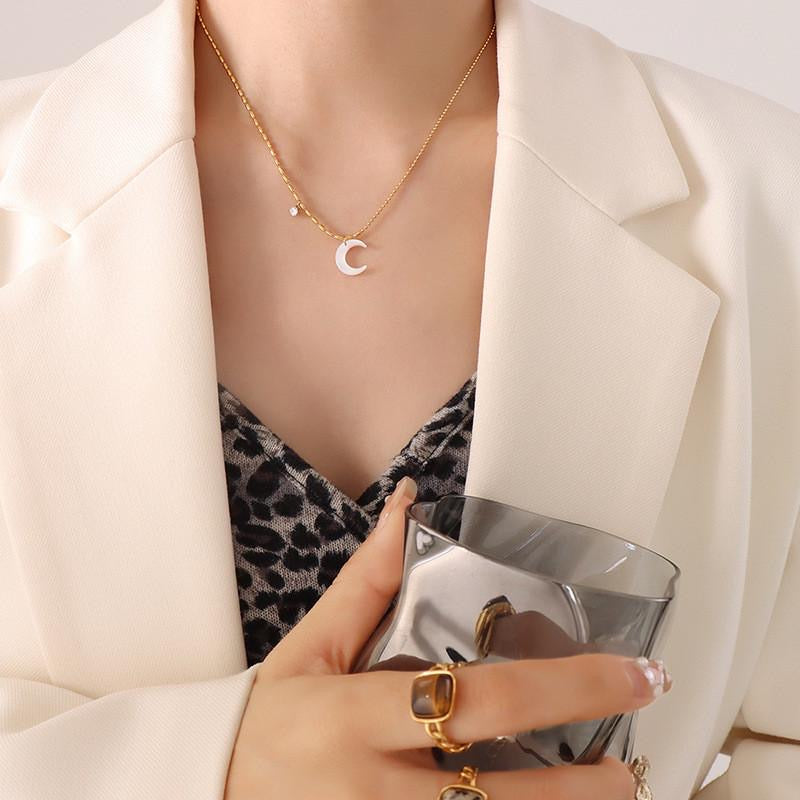 Moon Madreperla Necklace