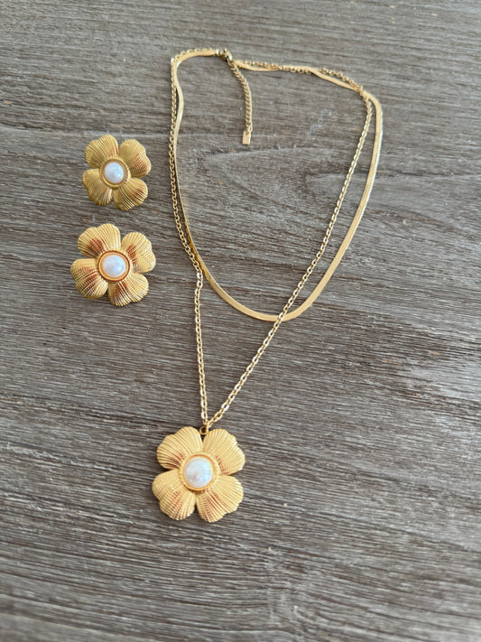Flower Pearl Necklace & Earrings Set