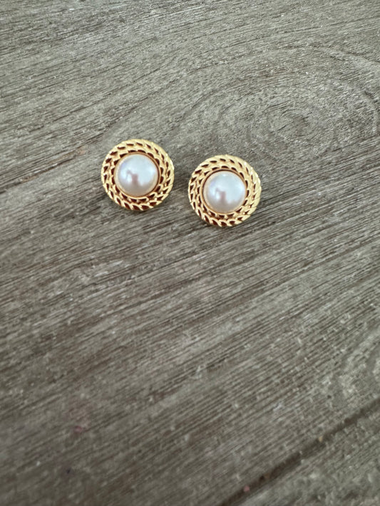 Round Pearl Earrings