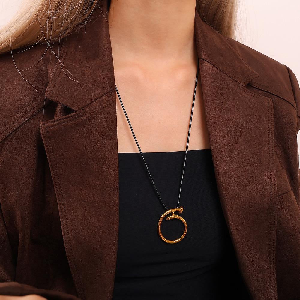 Clavo Necklace