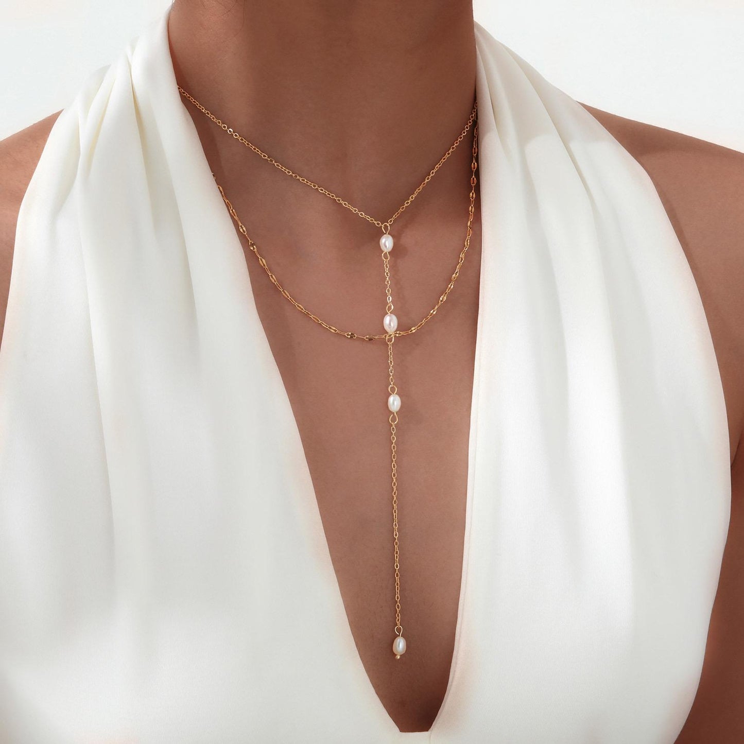 Layer Pearls Necklace