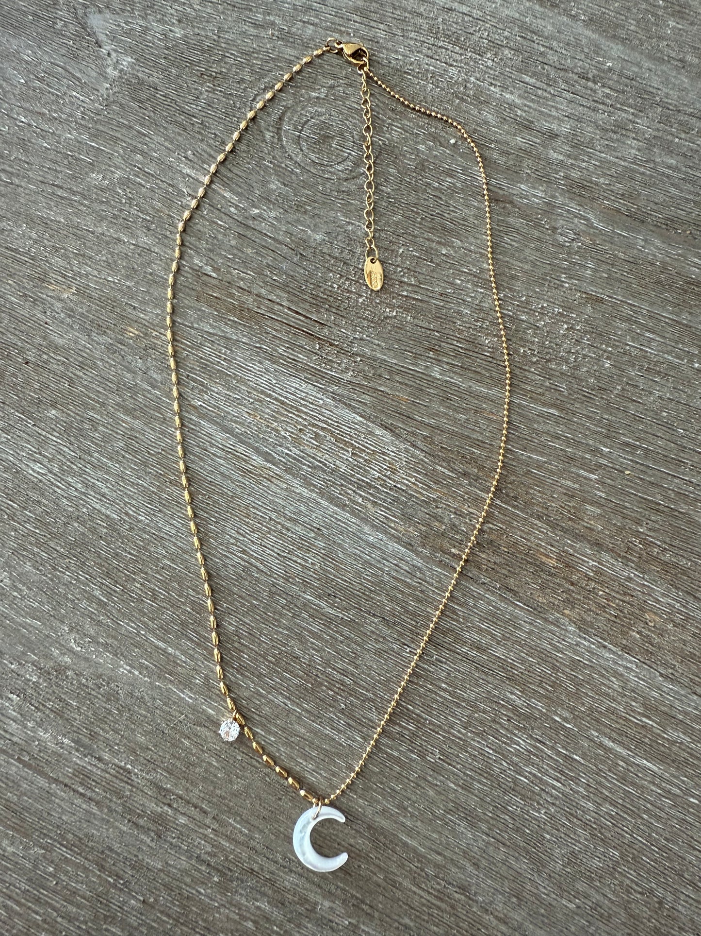 Moon Madreperla Necklace