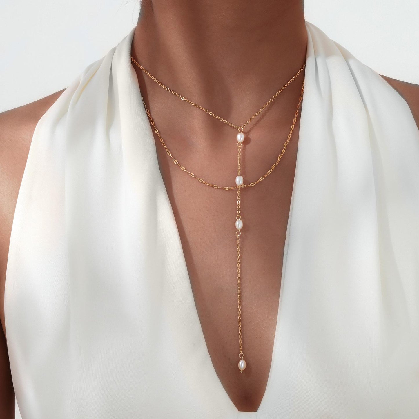 Layer Pearls Necklace