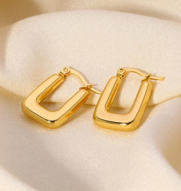 18K Gold Pleated Huggies